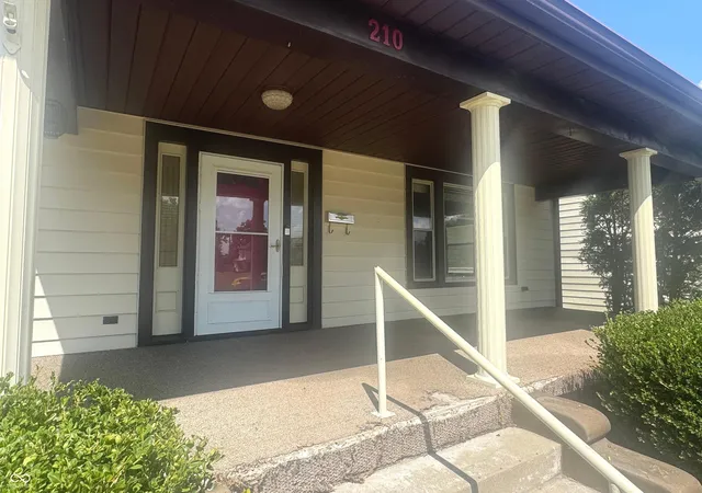 Photo 2 of Single family home for sale at 210 E 7Th St, Rushville, IN 46173 | MLS# 22122874 | Listing updated on 2026-10-26