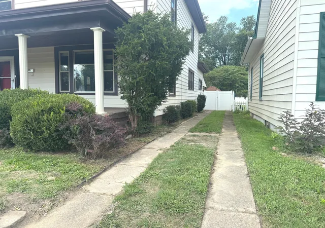 Photo 3 of Single family home for sale at 210 E 7Th St, Rushville, IN 46173 | MLS# 22122874 | Listing updated on 2026-10-26
