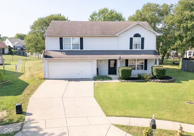 Photo 2 of Single family home for sale at 8146 Sunset Ct, Columbus, IN 47201 | MLS# 22122879 | Listing updated on 2026-09-22