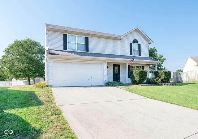 Photo 3 of Single family home for sale at 8146 Sunset Ct, Columbus, IN 47201 | MLS# 22122879 | Listing updated on 2026-09-22
