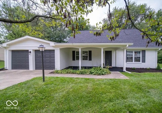 Photo 1 of Single family home for sale at 370 Winding Wy, Carmel, IN 46032 | MLS# 22122884 | Listing updated on 2026-08-31