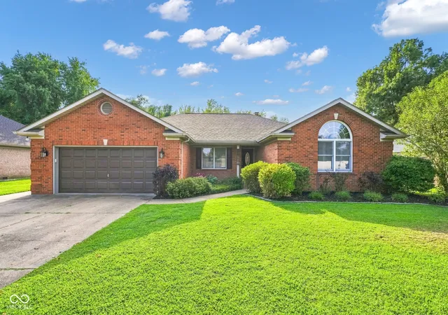 Photo 1 of Single family home for sale at 2611 Conestoga Ct, Newburgh, IN 47630 | MLS# 22122886 | Listing updated on 2026-09-24