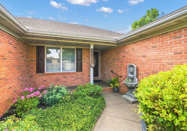 Photo 3 of Single family home for sale at 2611 Conestoga Ct, Newburgh, IN 47630 | MLS# 22122886 | Listing updated on 2026-10-24