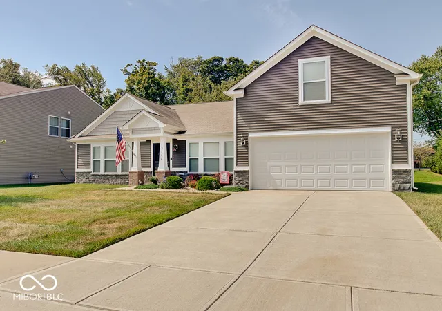 Photo 2 of Single family home for sale at 5742 Deer Valley Ct, Columbus, IN 47201 | MLS# 22122895 | Listing updated on 2026-09-22