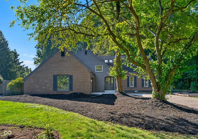Photo 2 of Single family home for sale at 1115 Indianpipe Ln, Zionsville, IN 46077 | MLS# 22122931 | Listing updated on 2026-08-30