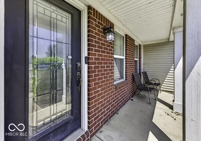 Photo 3 of Single family home for sale at 2570 Falcon Dr, Greenwood, IN 46143 | MLS# 22122933 | Listing updated on 2026-09-30