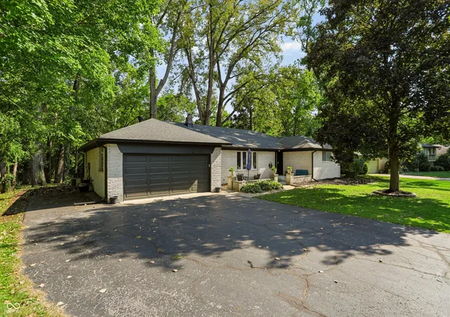 Photo 1 of Sale Pending at 231 E Brunswick Ave, Indianapolis, IN 46227 | MLS# 22122935 | Listing updated on 2026-09-12