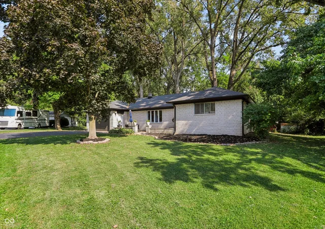 Photo 2 of Sale Pending at 231 E Brunswick Ave, Indianapolis, IN 46227 | MLS# 22122935 | Listing updated on 2026-09-12
