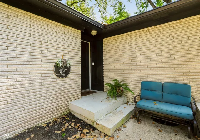 Photo 4 of Sale Pending at 231 E Brunswick Ave, Indianapolis, IN 46227 | MLS# 22122935 | Listing updated on 2026-09-12
