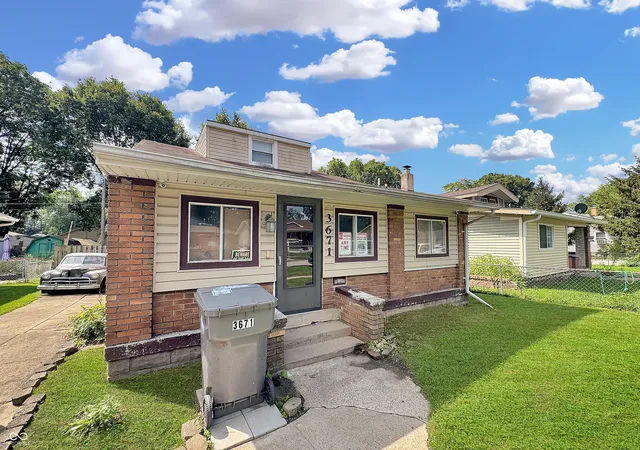 Photo 7 of Single family home for sale at 3671 Creston Dr, Indianapolis, IN 46222 | MLS# 22122940 | Listing updated on 2026-08-31