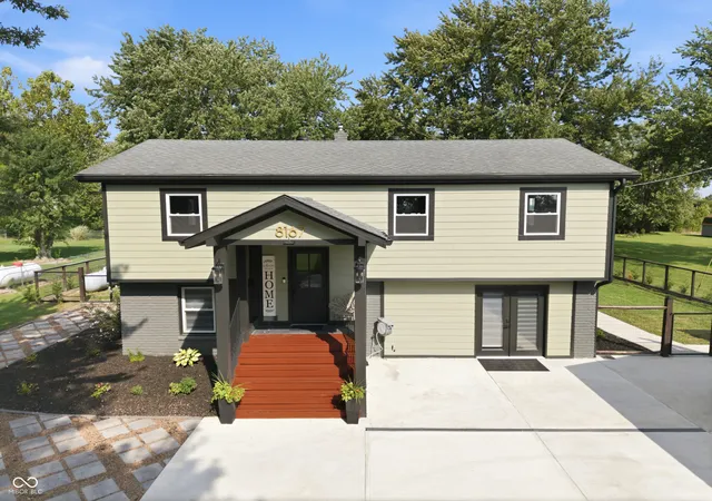 Photo 2 of Sale Pending at 8167 S County Road 525 E, Mooresville, IN 46158 | MLS# 22122944 | Listing updated on 2026-10-05