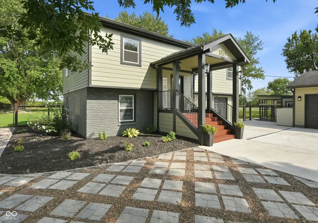 Photo 3 of Sale Pending at 8167 S County Road 525 E, Mooresville, IN 46158 | MLS# 22122944 | Listing updated on 2026-10-05