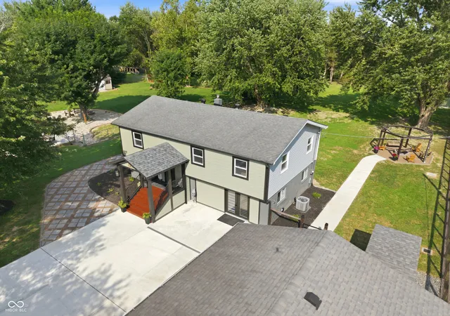 Photo 3 of Sale Pending at 8167 S County Road 525 E, Mooresville, IN 46158 | MLS# 22122944 | Listing updated on 2026-10-05