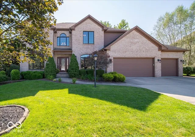 Photo 1 of Single family home for sale at 1727 Corral Ct, Greenwood, IN 46143 | MLS# 22122974 | Listing updated on 2026-10-09