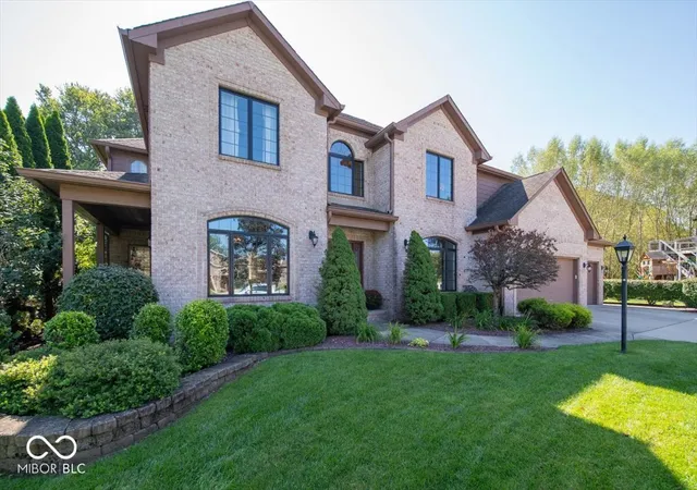 Photo 2 of Single family home for sale at 1727 Corral Ct, Greenwood, IN 46143 | MLS# 22122974 | Listing updated on 2026-10-09