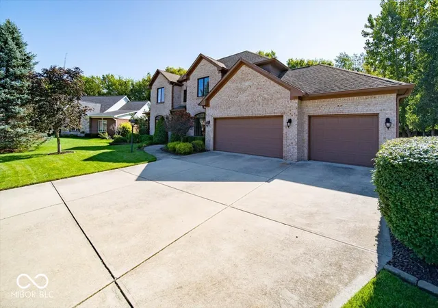 Photo 3 of Single family home for sale at 1727 Corral Ct, Greenwood, IN 46143 | MLS# 22122974 | Listing updated on 2026-10-09