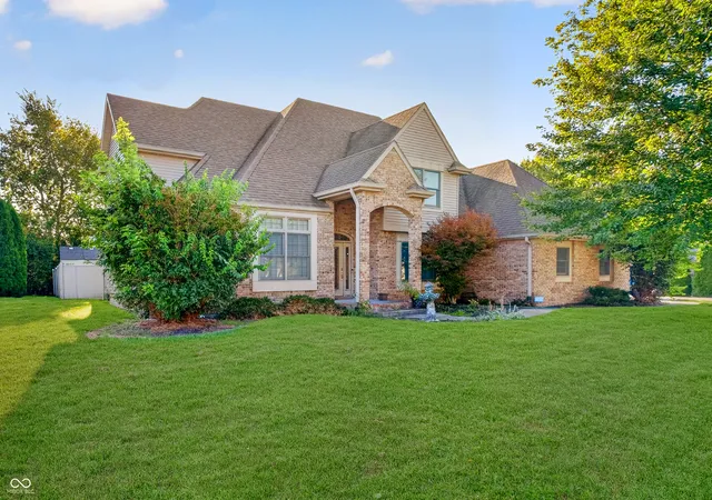 Photo 2 of Single family home for sale at 842 Eastgate Dr, Anderson, IN 46012 | MLS# 22122978 | Listing updated on 2026-09-08