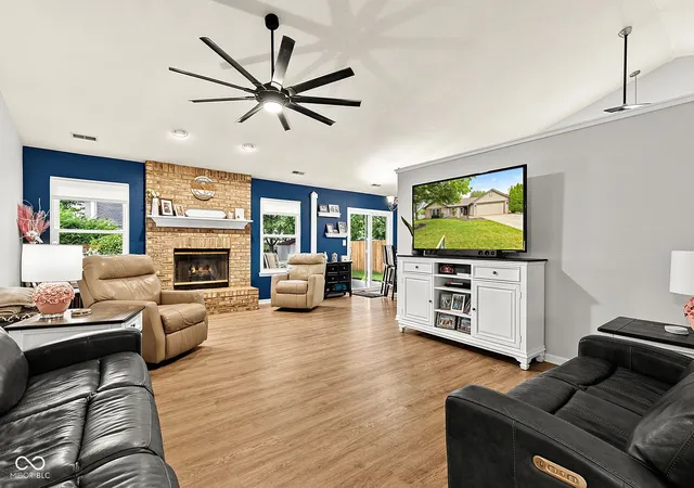Photo 3 of Single family home for sale at 6574 Longboat Key Cir, Noblesville, IN 46062 | MLS# 22123007 | Listing updated on 2026-09-25