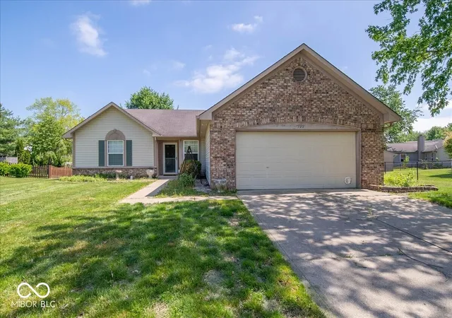 Photo 1 of Single family home for sale at 725 Lake Shore Rd, Franklin, IN 46131 | MLS# 22123011 | Listing updated on 2026-08-29