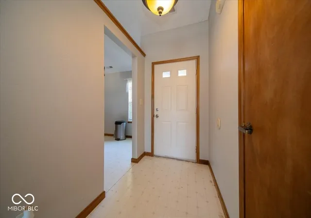 Photo 4 of Single family home for sale at 725 Lake Shore Rd, Franklin, IN 46131 | MLS# 22123011 | Listing updated on 2026-10-08