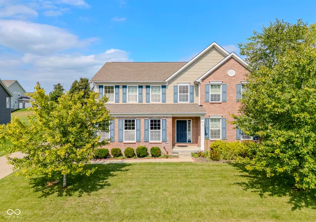 Photo 2 of Single family home for sale at 7048 Stoney Ridge Dr, Columbus, IN 47201 | MLS# 22123015 | Listing updated on 2026-09-23
