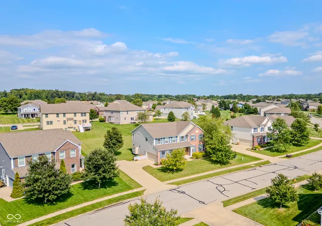 Photo 3 of Single family home for sale at 7048 Stoney Ridge Dr, Columbus, IN 47201 | MLS# 22123015 | Listing updated on 2026-09-23