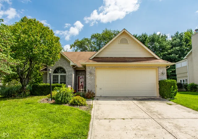 Photo 1 of Single family home for sale at 7845 Shannon Lakes Wy, Indianapolis, IN 46217 | MLS# 22123018 | Listing updated on 2026-08-28