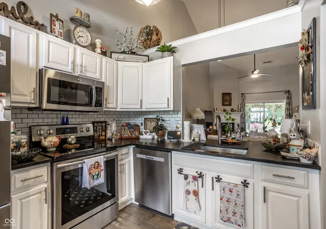 Photo 2 of Single family home for sale at 7845 Shannon Lakes Wy, Indianapolis, IN 46217 | MLS# 22123018 | Listing updated on 2026-08-28