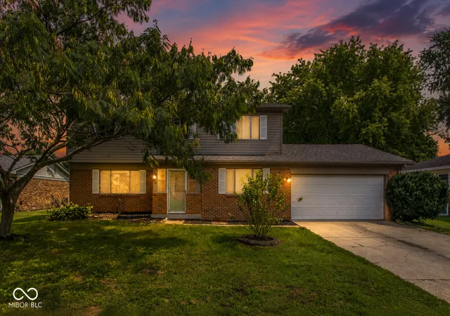 Photo 2 of Single family home for sale at 7621 Broadview Dr, Indianapolis, IN 46227 | MLS# 22123033 | Listing updated on 2026-09-15