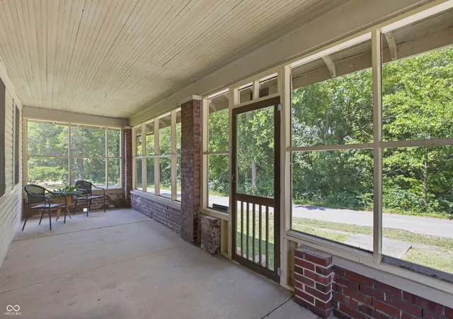 Photo 3 of Sale Pending at 2115 Irwin Dr, Columbus, IN 47201 | MLS# 22123035 | Listing updated on 2026-10-06