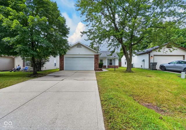 Photo 2 of Single family home for sale at 3026 S Temple Ave, Indianapolis, IN 46237 | MLS# 22123047 | Listing updated on 2026-08-30