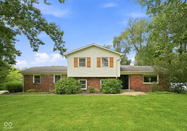 Photo 1 of Sale Pending at 7430 Little Oak Ln, Indianapolis, IN 46259 | MLS# 22123048 | Listing updated on 2026-08-30