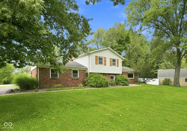 Photo 3 of Sale Pending at 7430 Little Oak Ln, Indianapolis, IN 46259 | MLS# 22123048 | Listing updated on 2026-08-30