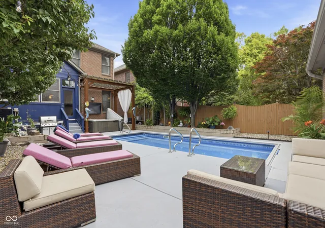 Photo 2 of Single family home for sale at 1510 Central Ave, Indianapolis, IN 46202 | MLS# 22123057 | Listing updated on 2026-09-25