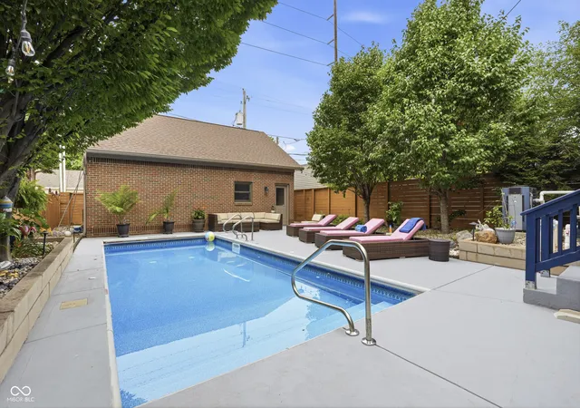 Photo 4 of Single family home for sale at 1510 Central Ave, Indianapolis, IN 46202 | MLS# 22123057 | Listing updated on 2026-09-25