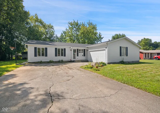 Photo 2 of Single family home for sale at 147 W Birch St, Alexandria, IN 46001 | MLS# 22123074 | Listing updated on 2026-08-28