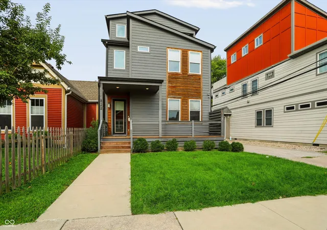 Photo 2 of Single family home for sale at 822 Olive St, Indianapolis, IN 46203 | MLS# 22123092 | Listing updated on 2026-08-28