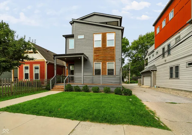 Photo 2 of Single family home for sale at 822 Olive St, Indianapolis, IN 46203 | MLS# 22123092 | Listing updated on 2026-08-28