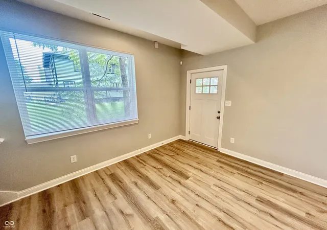 Photo 2 of Condo for sale at 924 N Oakland Ave, Indianapolis, IN 46201 | MLS# 22123093 | Listing updated on 2026-08-28