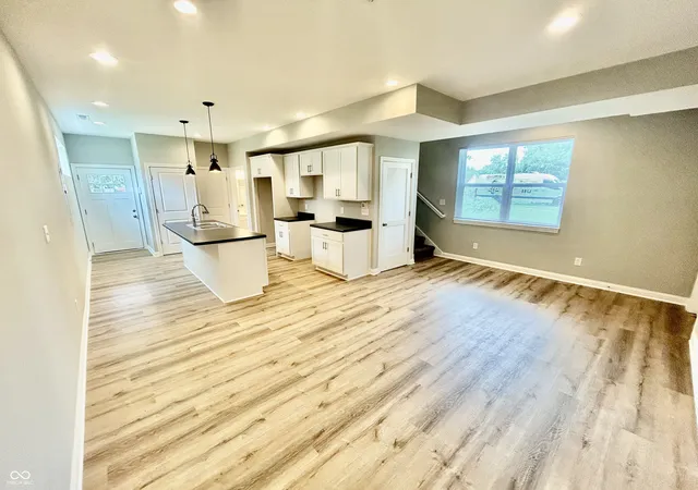 Photo 4 of Condo for sale at 924 N Oakland Ave, Indianapolis, IN 46201 | MLS# 22123093 | Listing updated on 2026-08-28