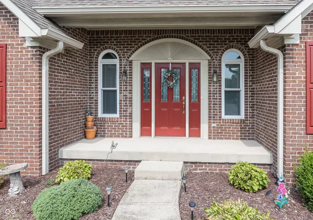 Photo 2 of Single family home for sale at 1620 Westfield Ct, Greenfield, IN 46140 | MLS# 22123098 | Listing updated on 2026-09-24