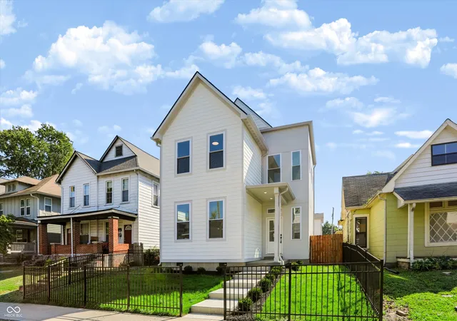 Photo 3 of Single family home for sale at 1129 Tecumseh St, Indianapolis, IN 46201 | MLS# 22123105 | Listing updated on 2026-09-14
