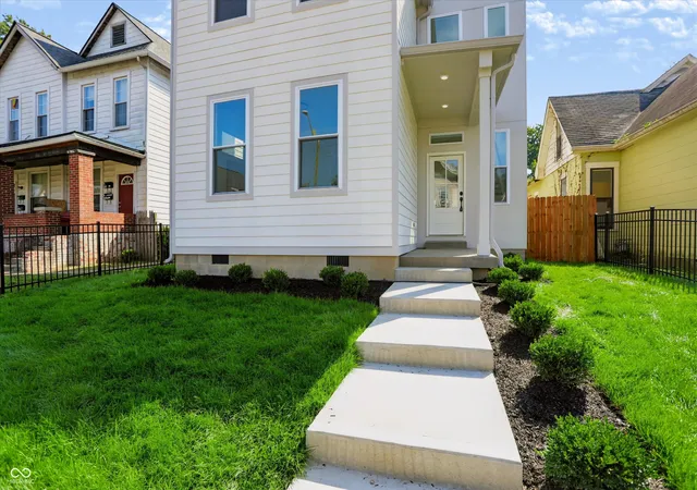 Photo 4 of Single family home for sale at 1129 Tecumseh St, Indianapolis, IN 46201 | MLS# 22123105 | Listing updated on 2026-09-14