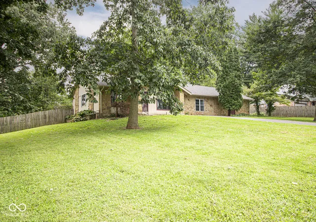 Photo 3 of Single family home for sale at 8245 Woodlawn Dr, Martinsville, IN 46151 | MLS# 22123108 | Listing updated on 2026-09-02