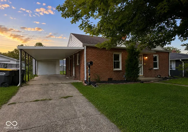 Photo 2 of Sale Pending at 304 W 34th St, Anderson, IN 46013 | MLS# 22123193 | Listing updated on 2026-09-29