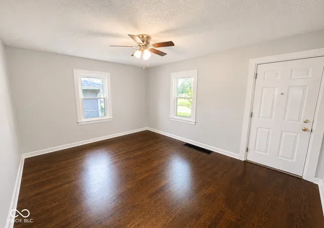 Photo 4 of Sale Pending at 304 W 34Th St, Anderson, IN 46013 | MLS# 22123193 | Listing updated on 2026-09-29
