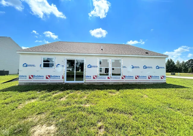 Photo 2 of Single family home for sale at 2023 Sandhill Dr, Seymour, IN 47274 | MLS# 22123212 | Listing updated on 2026-09-22
