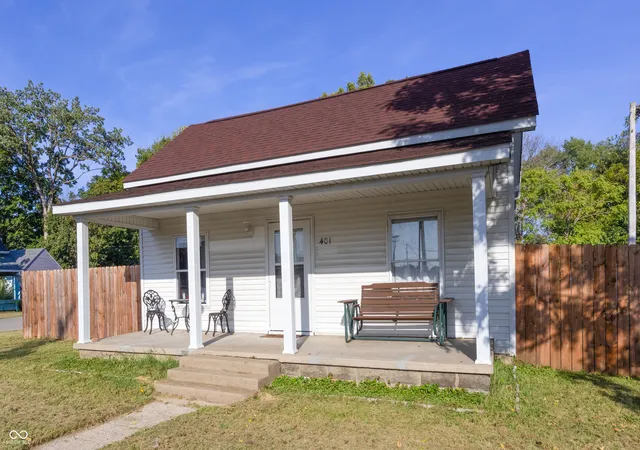 Photo 2 of Sale Pending at 401 S Kyle St, Edinburgh, IN 46124 | MLS# 22123234 | Listing updated on 2026-09-19
