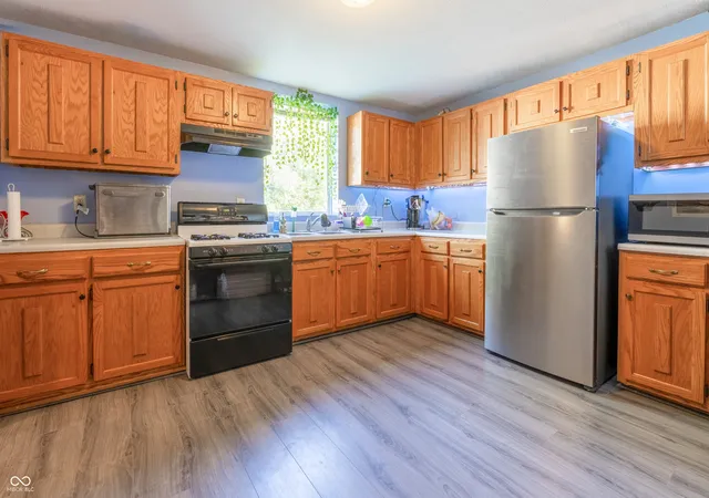 Photo 3 of Sale Pending at 401 S Kyle St, Edinburgh, IN 46124 | MLS# 22123234 | Listing updated on 2026-09-19