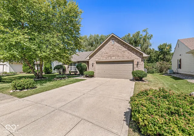 Photo 2 of Sale Pending at 12130 Pepperwood Dr, Indianapolis, IN 46236 | MLS# 22123243 | Listing updated on 2026-09-13